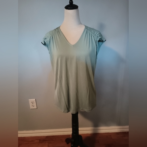 Women's Top - Picture 1 of 1